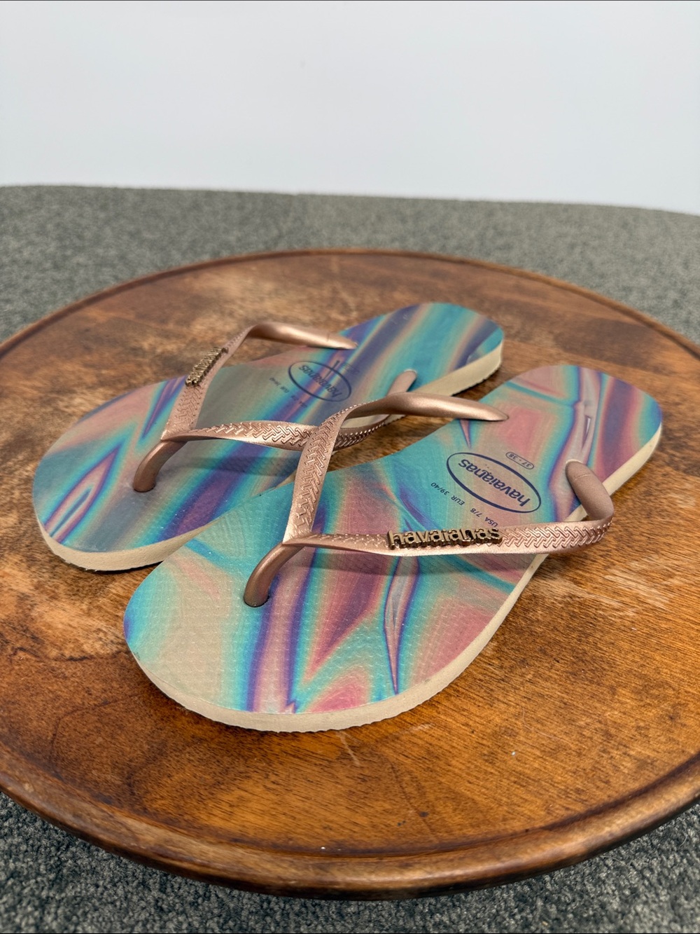 Havaianas Sandals Wm 7/8 Gold Strap Flip Flops Thong Iridescent Multicolor